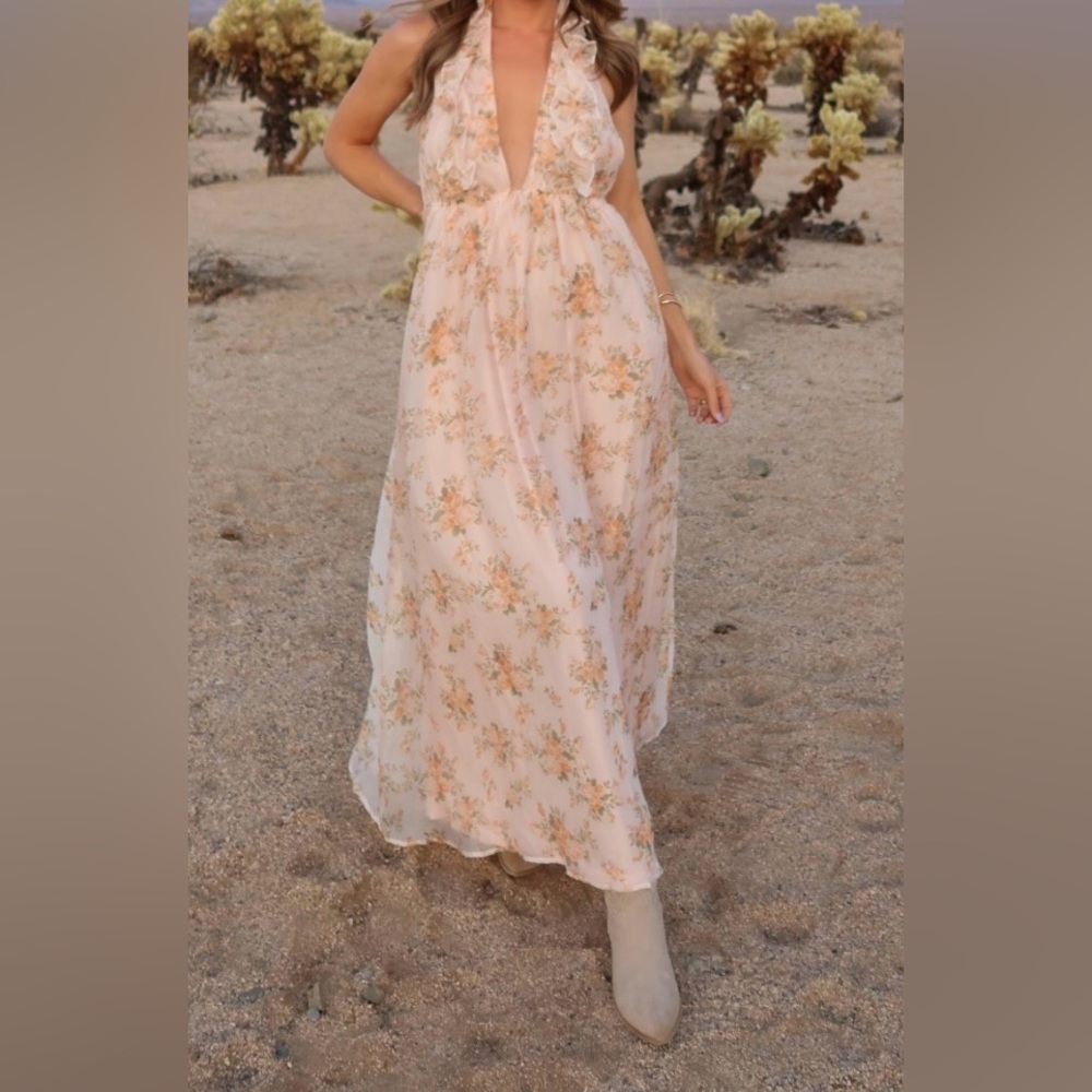 Storia Creamy Peach Floral Maxi Dress